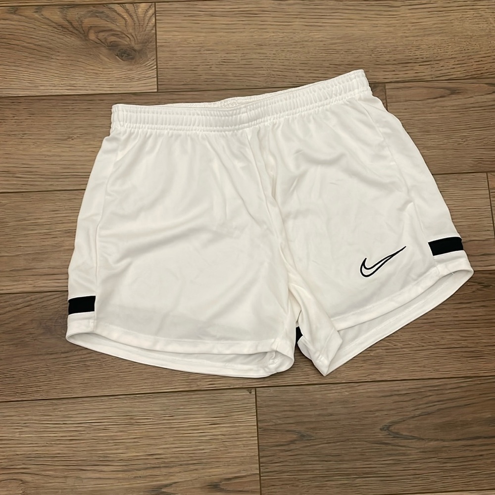 White nike shorts